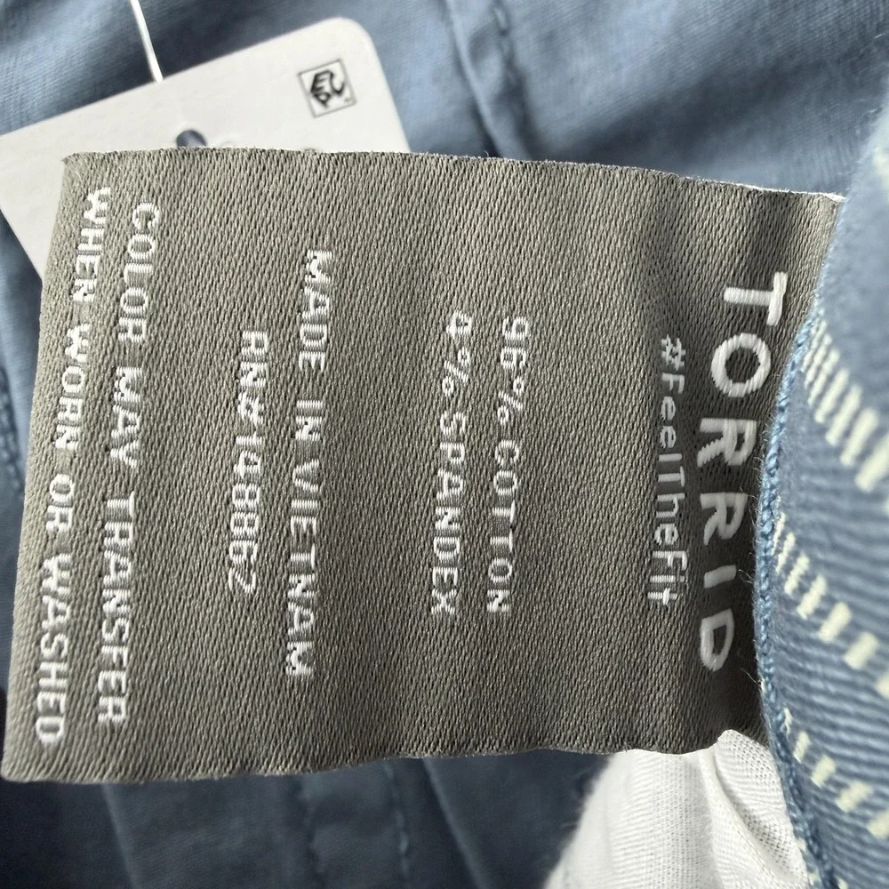 Torrid Pants Womens‎ 2 Short Blue Stripe Twill Straight Cuffed Stretch Casual